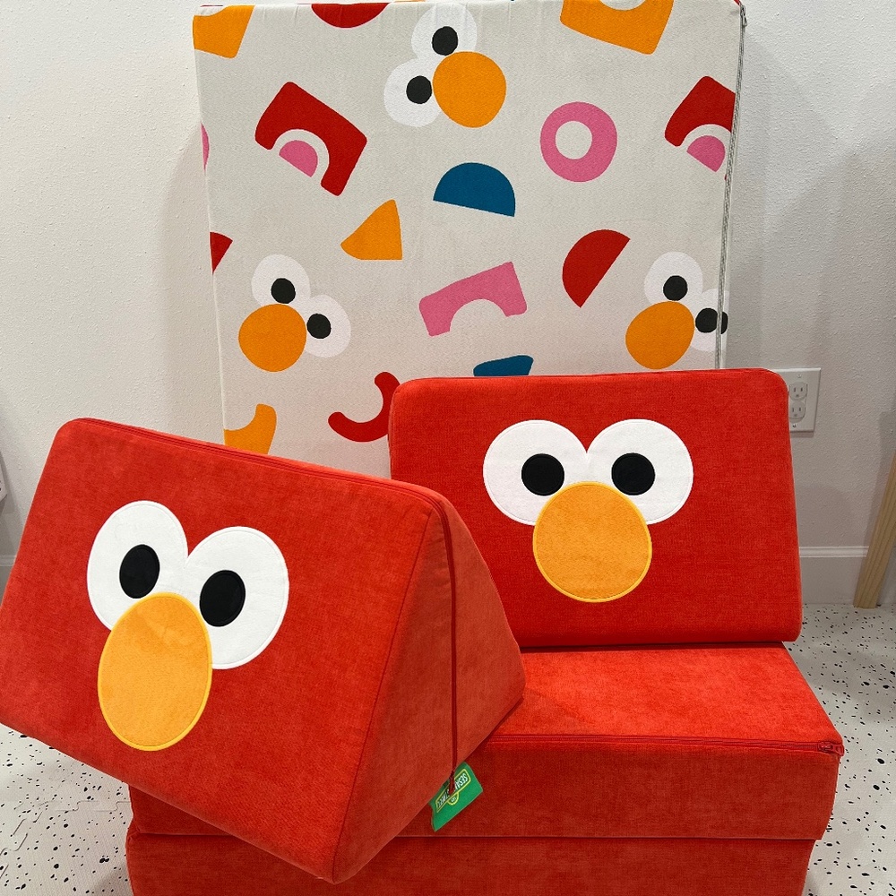 Nugget x Sesame Street Limited Edition Elmo Nugget Comfort Cover Set - EUC